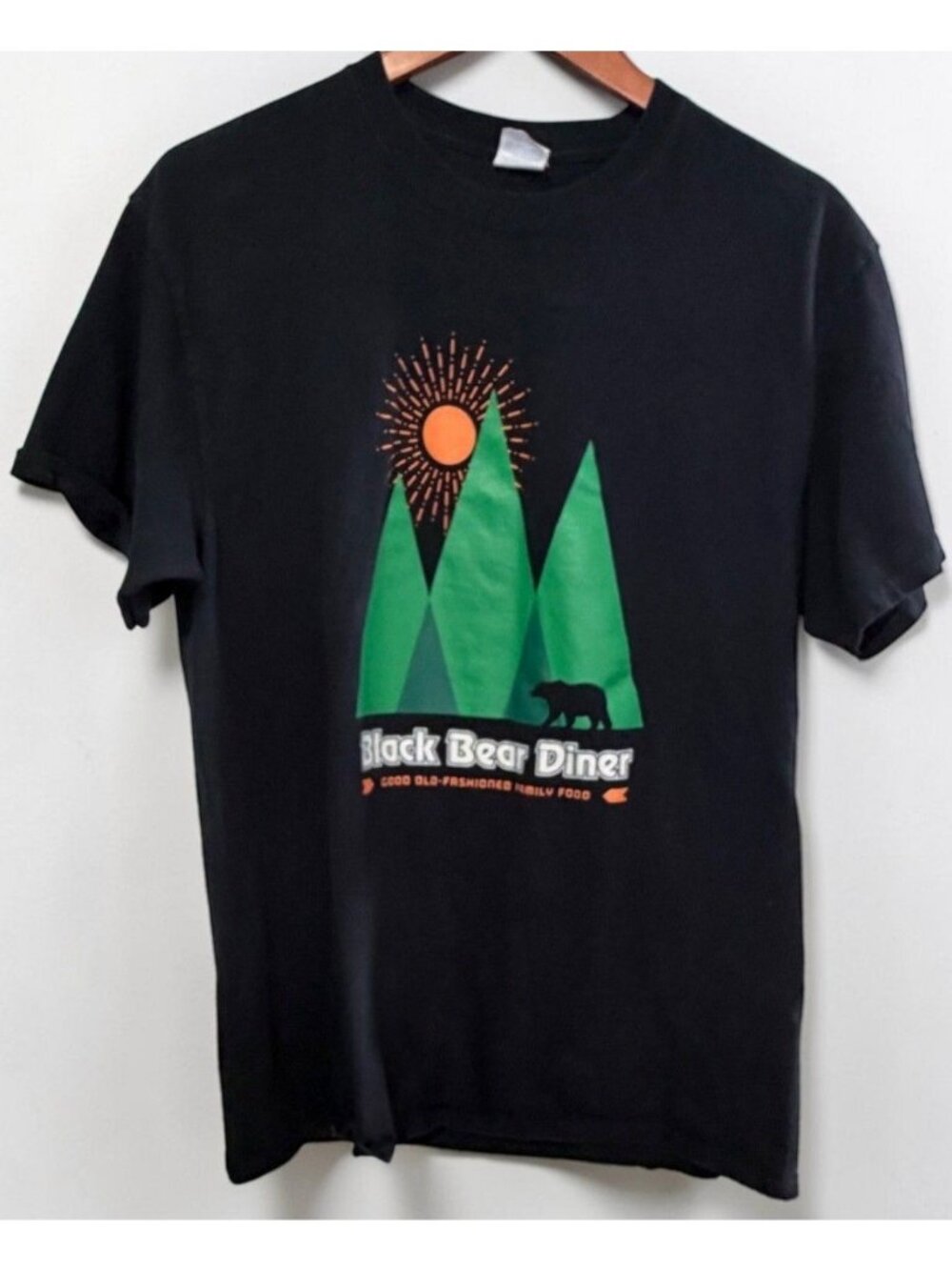 Black Bear Diner Graphic Tee T-Shirt Size Large Boise Idaho Dining Trees Sunrise